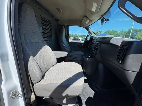 Used 2020 Chevrolet Express 3500 w/ Driver Convenience Package RWD image 12