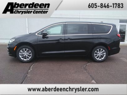 New 2026 Chrysler Pacifica Select