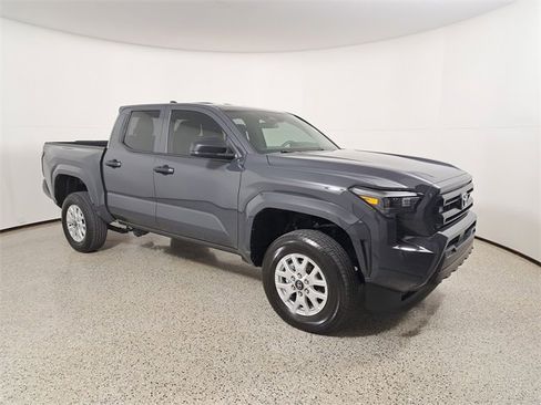 Used 2025 Toyota Tacoma SR image 4