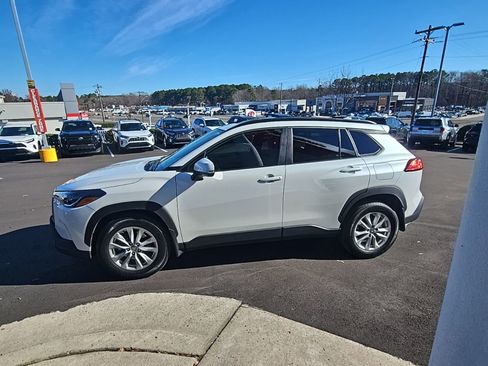 Used 2023 Toyota Corolla Cross LE image 9