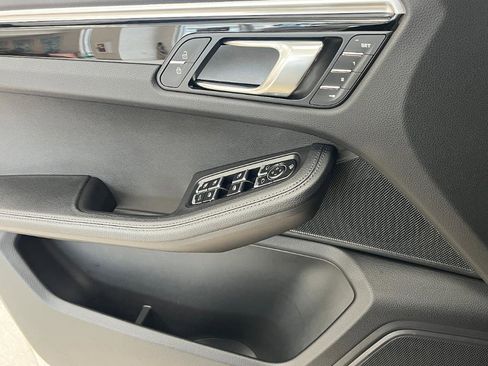 Used 2024 Porsche Macan image 15