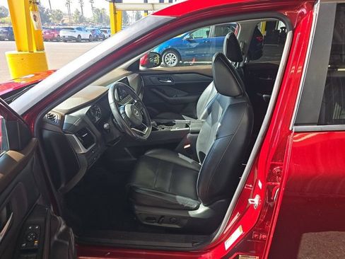 Used 2022 Nissan Rogue SV w/ SV Premium Package FWD image 5