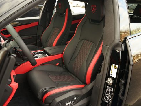 Used 2026 Lamborghini Urus SE image 10