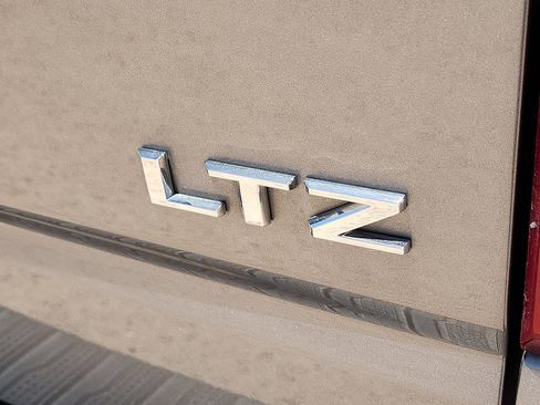 Used 2020 Chevrolet Silverado 1500 LTZ w/ LTZ Premium Package AWD/4WD image 9