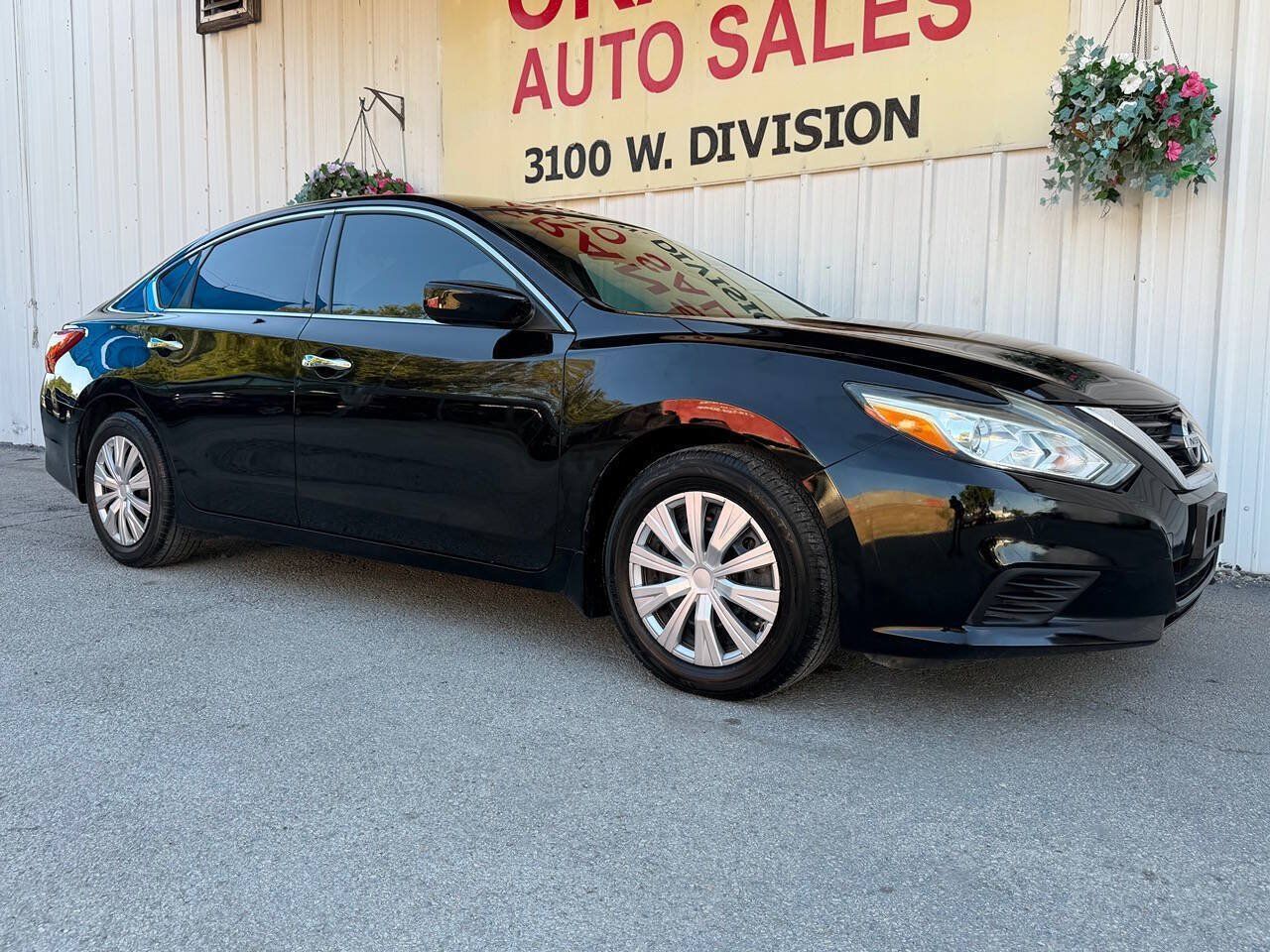 Used 2017 Nissan Altima 2.5 S w/ Power Driver Seat Package FWD image 2