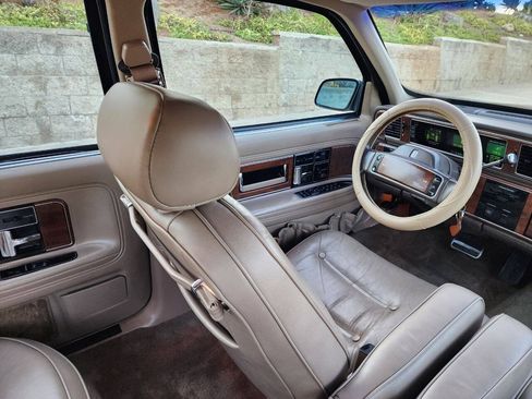 Used 1988 Lincoln Continental Signature FWD image 21