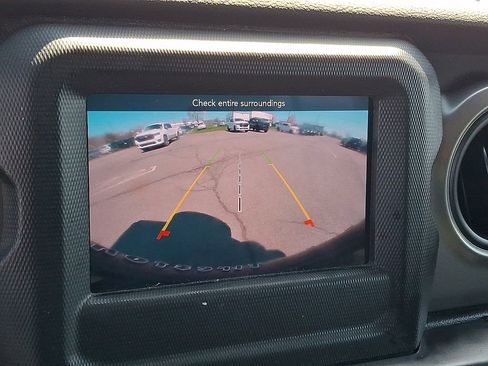 Used 2022 Jeep Wrangler Unlimited Sport AWD/4WD image 4