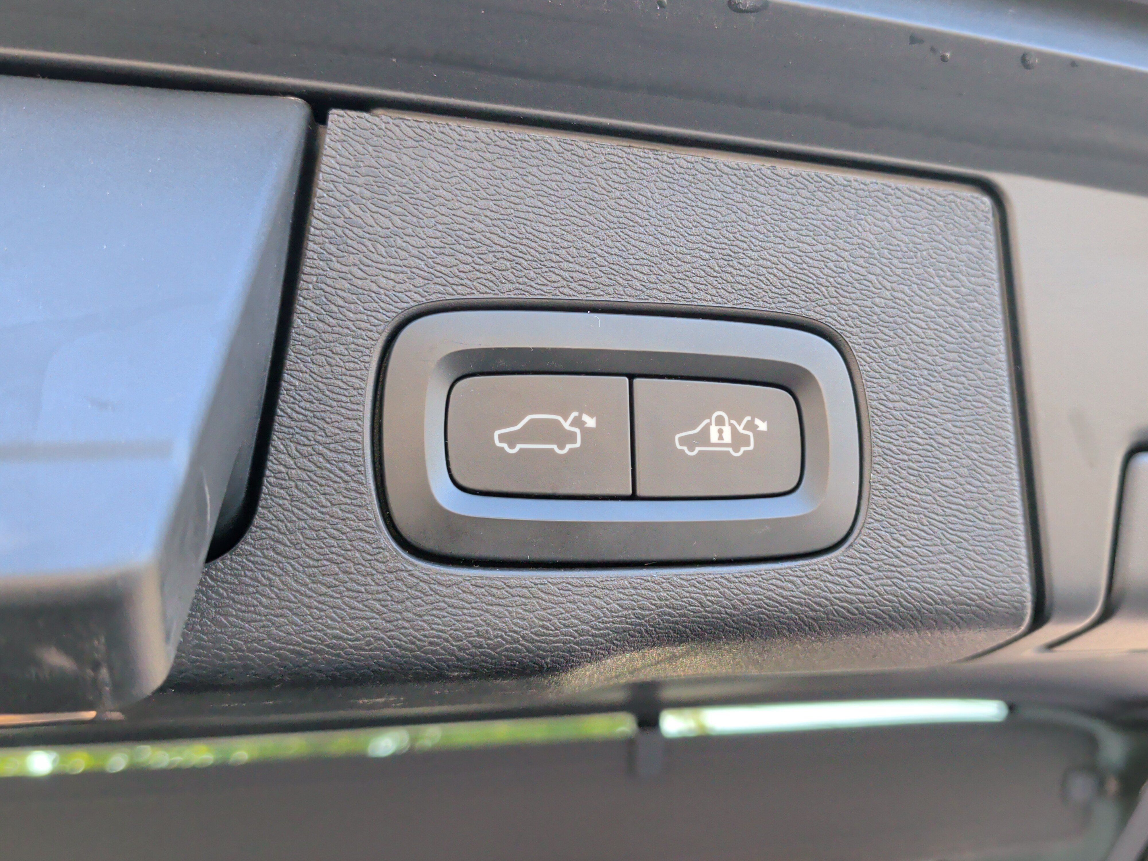 Used 2022 Volvo XC60 B5 Momentum w/ Advanced Package AWD/4WD image 37
