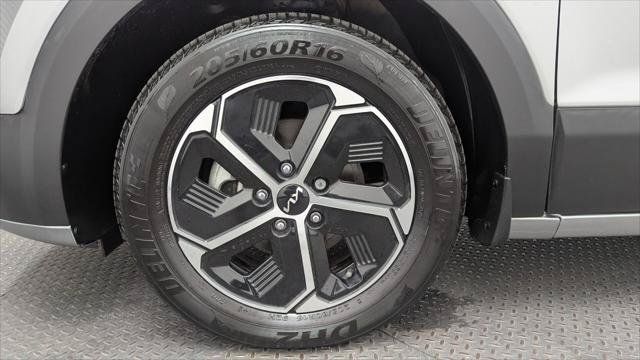 Used 2024 Kia Niro LX FWD image 31