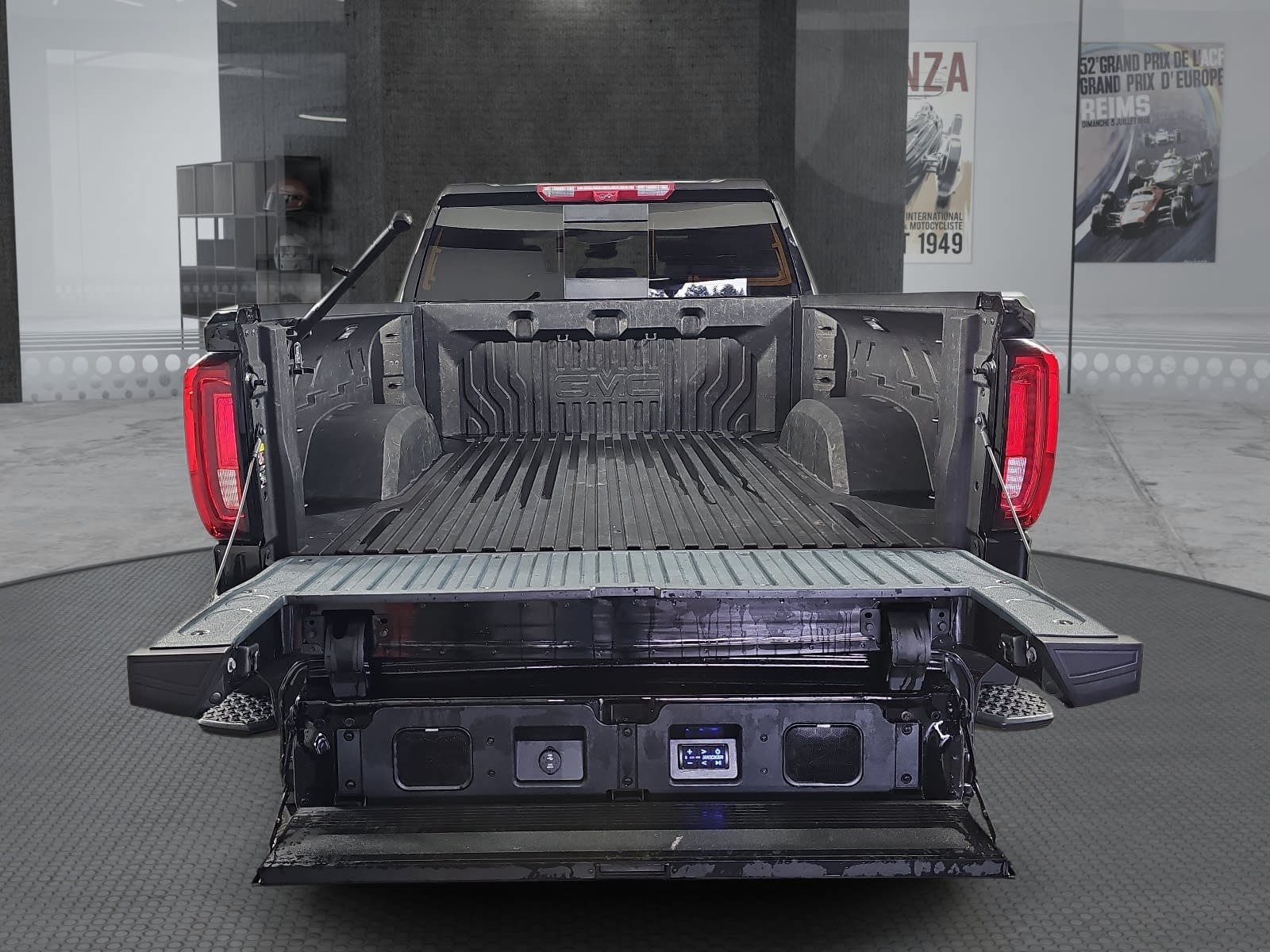 Used 2025 GMC Sierra 1500 Denali Ultimate AWD/4WD image 6