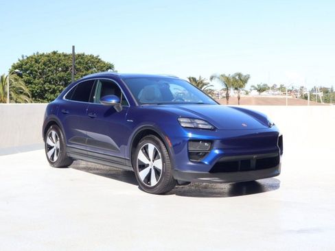 Certified 2025 Porsche Macan Electric RWD image 7