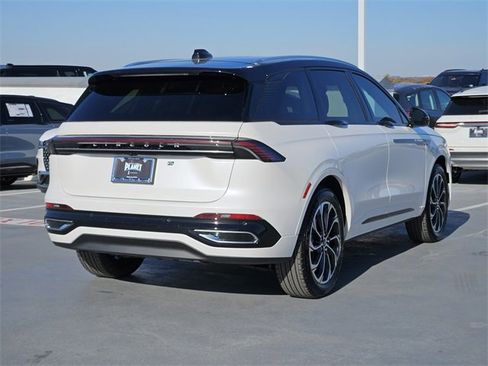 New 2026 Lincoln Nautilus Reserve image 7