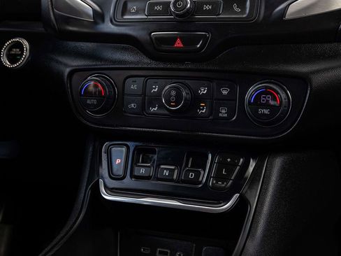 Used 2018 GMC Terrain SLE w/ Driver Convenience Package image 22