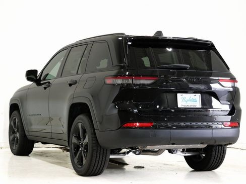 New 2025 Jeep Grand Cherokee Altitude image 10