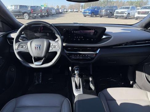 Used 2024 Buick Envista Avenir image 16