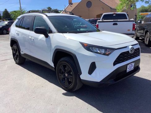 Used 2021 Toyota RAV4 LE AWD/4WD image 2