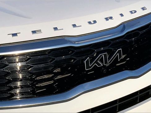 Used 2022 Kia Telluride SX w/ Towing Package FWD image 28