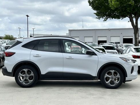Used 2026 Ford Escape ST-Line AWD/4WD image 3