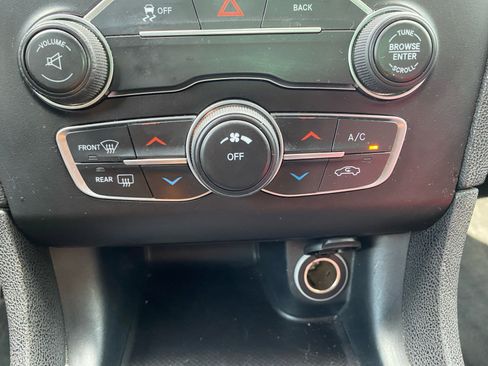 Used 2015 Dodge Charger SE w/ Sport Appearance Group image 18