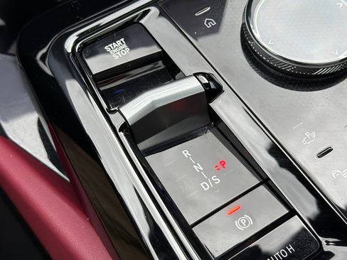 Used 2024 BMW 530i w/ M Sport Package image 28