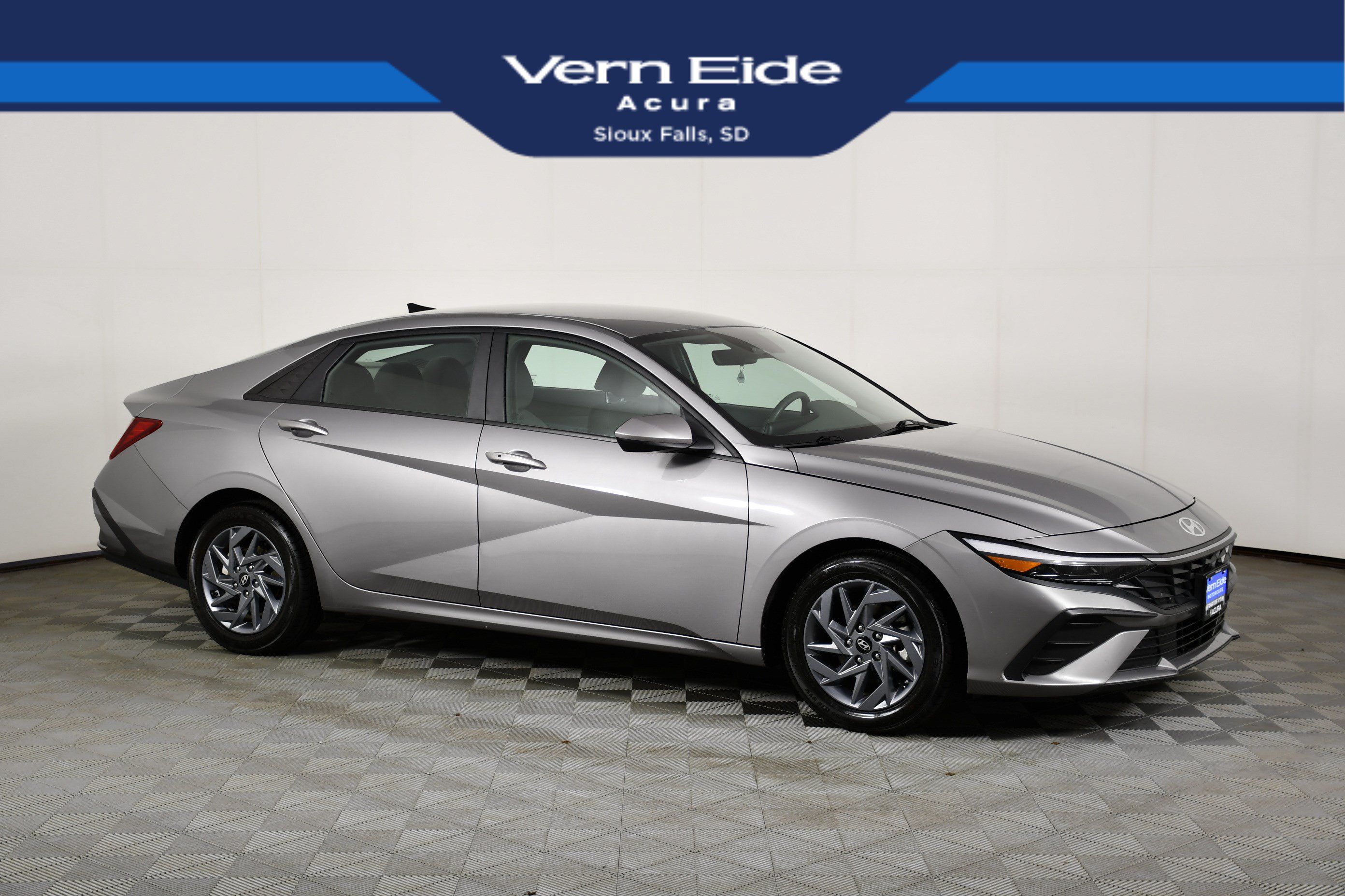 Used 2024 Hyundai Elantra SEL FWD image 1