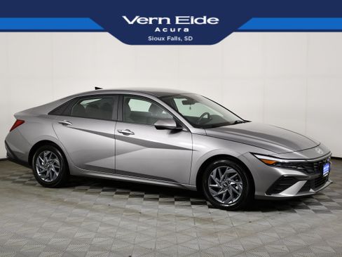 Used 2024 Hyundai Elantra SEL FWD image 1