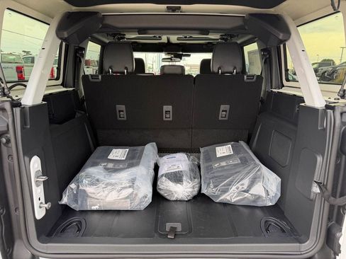 New 2025 Ford Bronco Badlands image 14