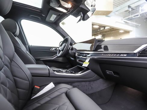 Used 2026 BMW X5 xDrive40i w/ M Sport Package image 28