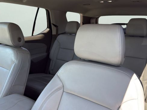 Used 2018 Chevrolet Traverse LT w/ LPO, Cargo Package FWD image 8