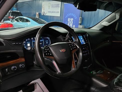 Used 2017 Cadillac Escalade Luxury image 8