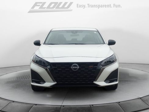 New 2025 Nissan Altima 2.5 SR image 2