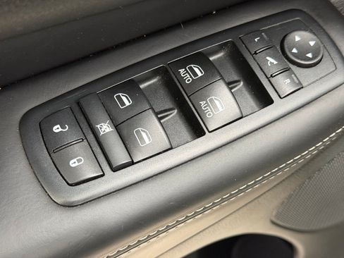 Used 2017 Jeep Grand Cherokee Overland AWD/4WD image 26