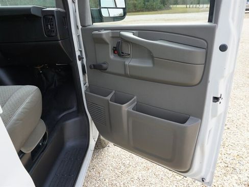 Used 2010 Chevrolet Express 1500 image 23