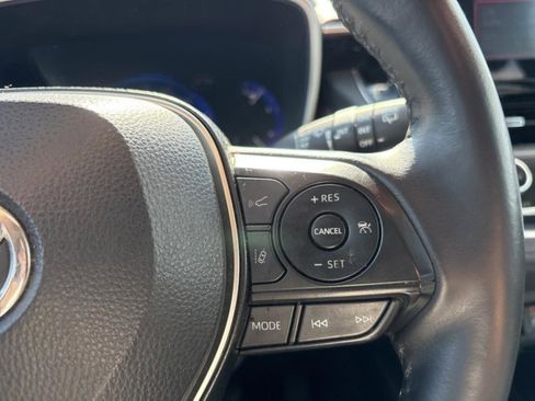 Used 2022 Toyota Corolla Cross XLE w/ Convenience Package image 15