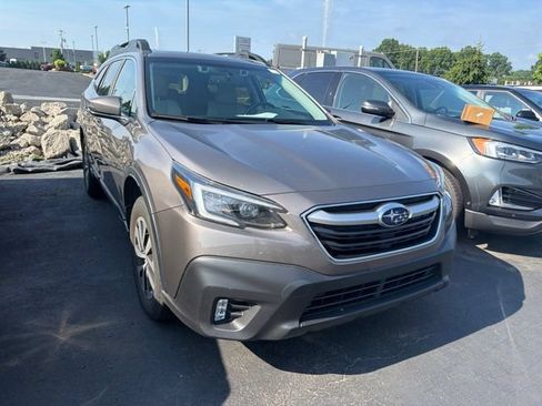 Used 2021 Subaru Outback Premium AWD/4WD image 3