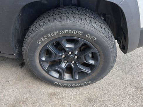 Used 2021 Jeep Cherokee Trailhawk w/ Trailer Tow Group AWD/4WD image 20