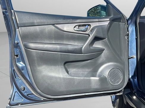 Used 2016 Nissan Rogue S w/ S Family Package image 22