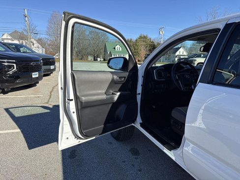 Used 2022 Toyota Tacoma SR5 image 12