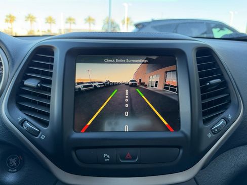 Used 2015 Jeep Cherokee Limited w/ Luxury Group image 29