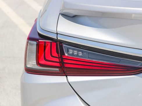 Used 2020 Lexus ES 300h w/ Premium Package FWD image 7