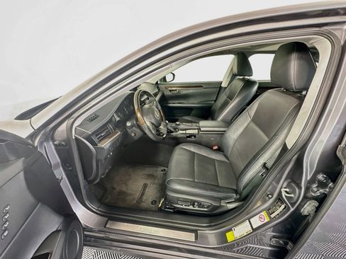 Used 2016 Lexus ES 350 w/ Premium Package w/Wood Trim FWD image 20