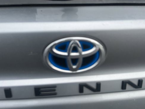 Used 2024 Toyota Sienna XLE image 9