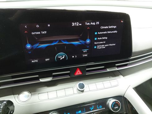 Used 2025 Hyundai Elantra SEL FWD image 33