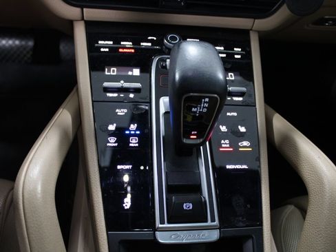 Used 2019 Porsche Cayenne AWD/4WD image 28