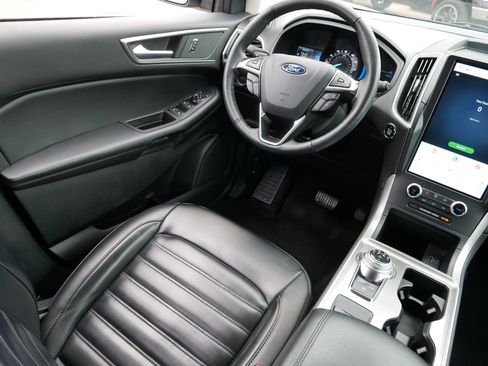 Used 2024 Ford Edge SEL image 9