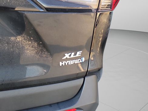 Used 2022 Toyota RAV4 XLE Premium image 27