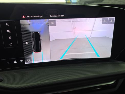 New 2025 Audi SQ5 Prestige image 23