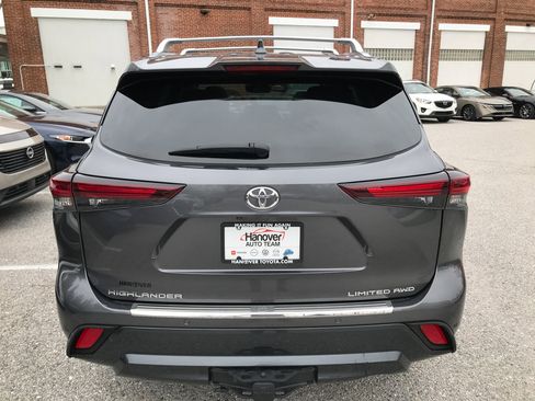 Used 2024 Toyota Highlander Limited image 7