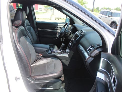 Used 2019 Ford Explorer Sport w/ Equipment Group 401A AWD/4WD image 13