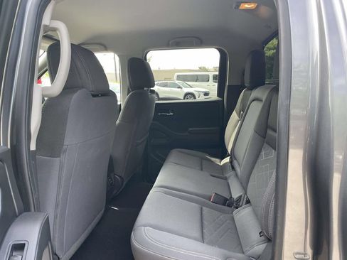 Used 2025 Nissan Frontier SV w/ SV Convenience Package RWD image 13